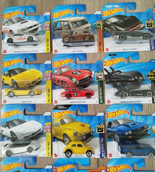 Hot Wheels antigos e recentes