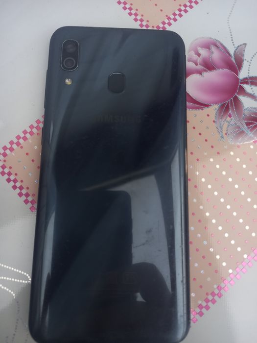 Самсунг А 30 телефон продам