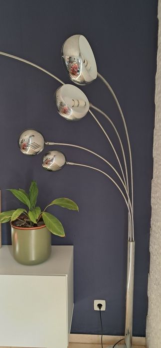 Candeeiro de pé com base em mármore