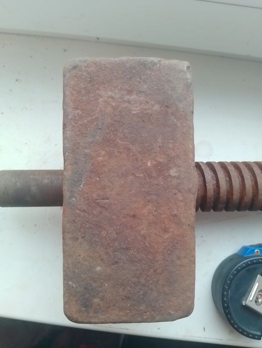 Продам винт опора