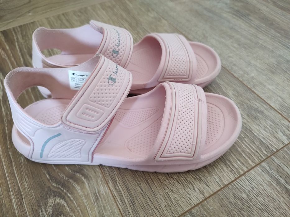 Różowe sandały Champion r. 35
