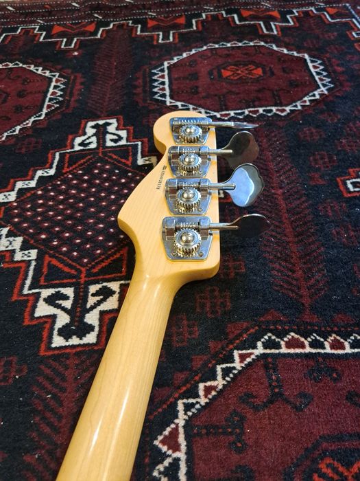 Gitara basowa Fender  Jazz.