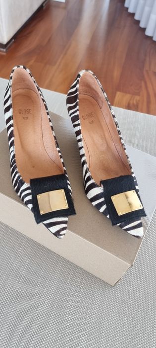 Sapatos muito elegantes em pêlo de pónei, motivo zebra