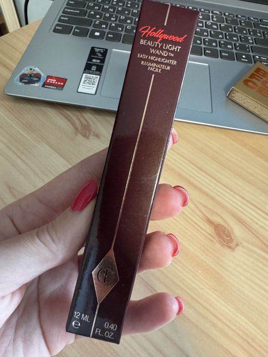 Рідкий хайлатер Charlotte Tilbury spotlight