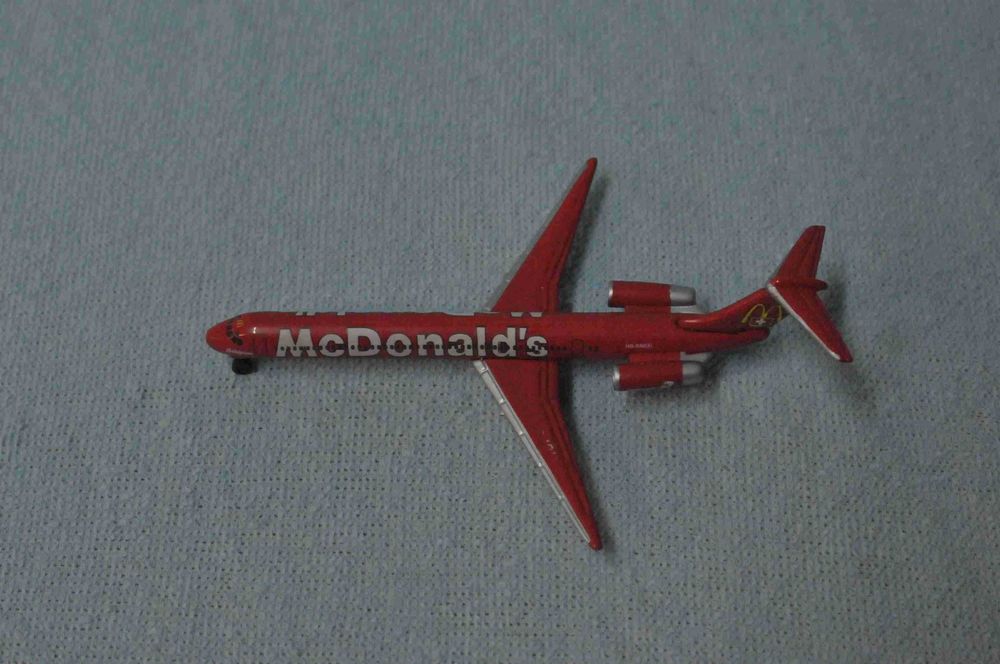 Metal - Boeing McDonnell Douglas MD-83 – McDonald's