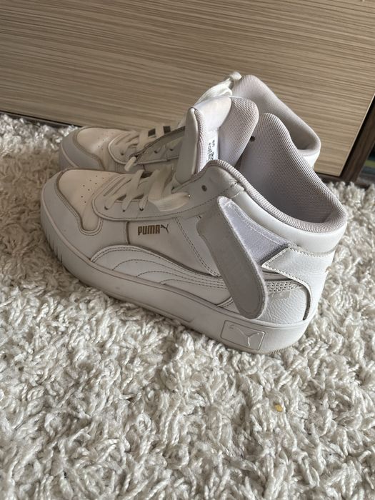 жіночі кросівки моделі Puma Carina Street Mid.