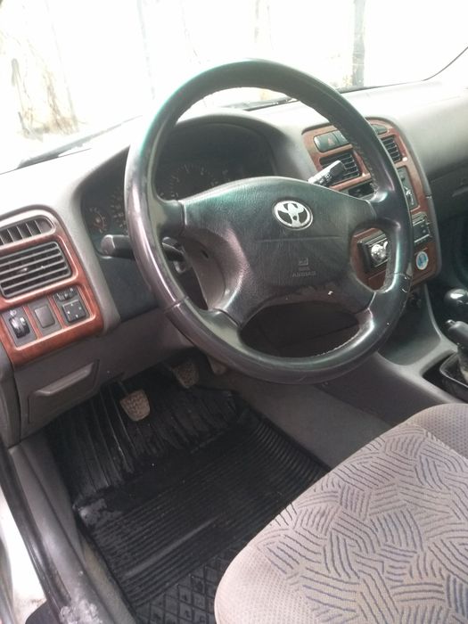 Продаю Тойота авенсис 2.0 Диз