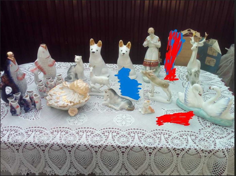 Статуетки в асортименті