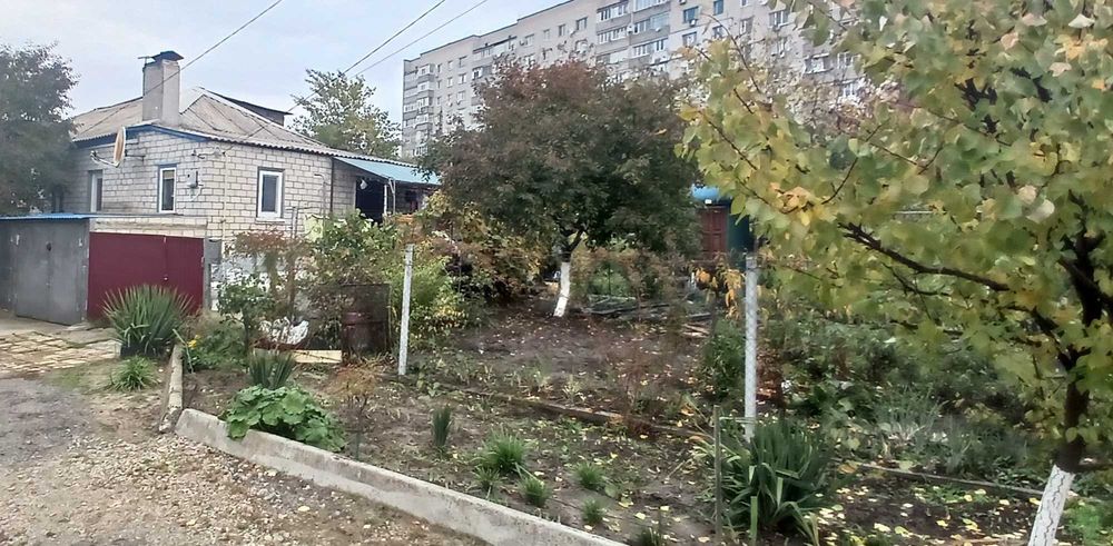 Продається будинок з земельноє ділянкою в Каневі