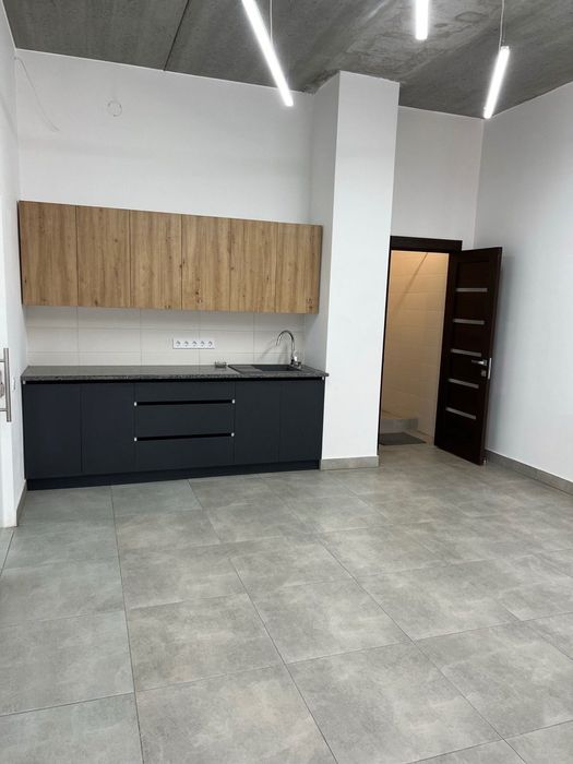 Сучасний офіс з терасою і краєвидом, від власника