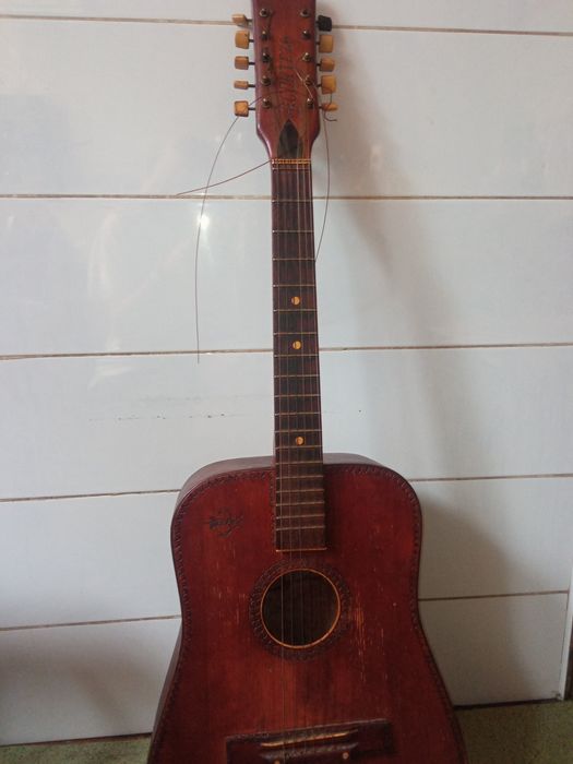 Gitara Cortez stara gitara