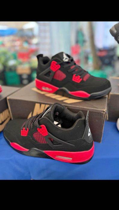 Various models, from size 39 to 45.64553059480066124