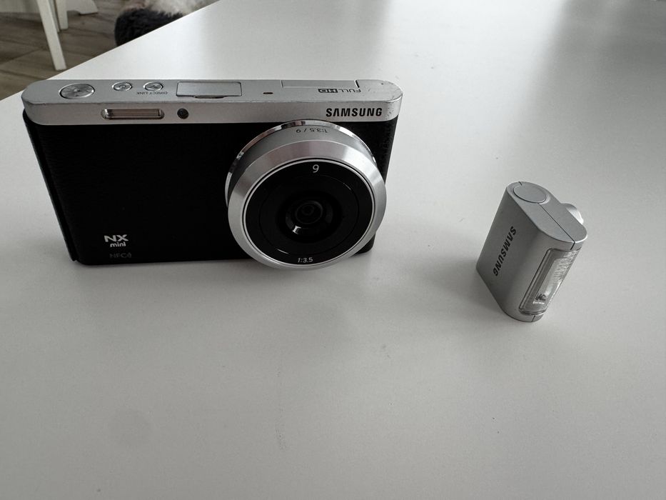 Samsung NX mini stan dobry