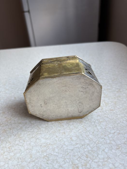 Mosiężna szkatułka 10 cm długości