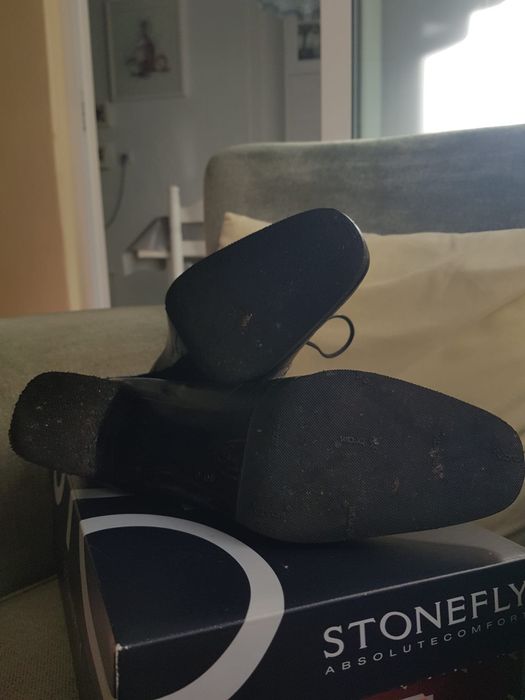 Sapatos pretos com atacadores