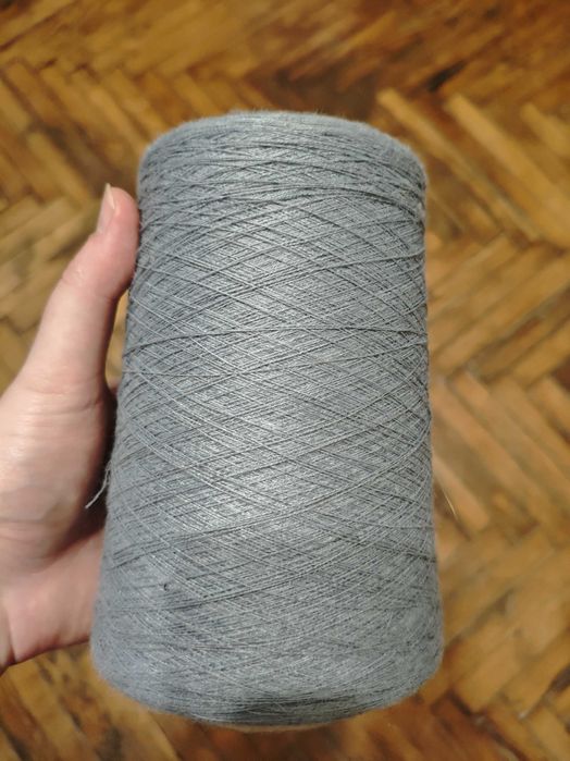 Бабіна сірих ниток