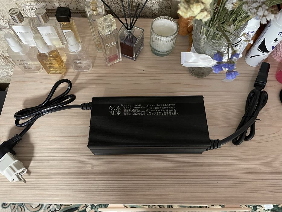 Зарядное устройство для литевых батерей,60-85v,2-20a