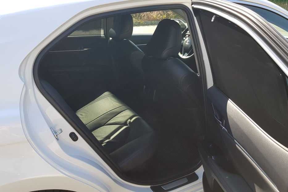 Продам Toyota Camry 2.5 L4 HYBRID (XV70, VIII) 2019