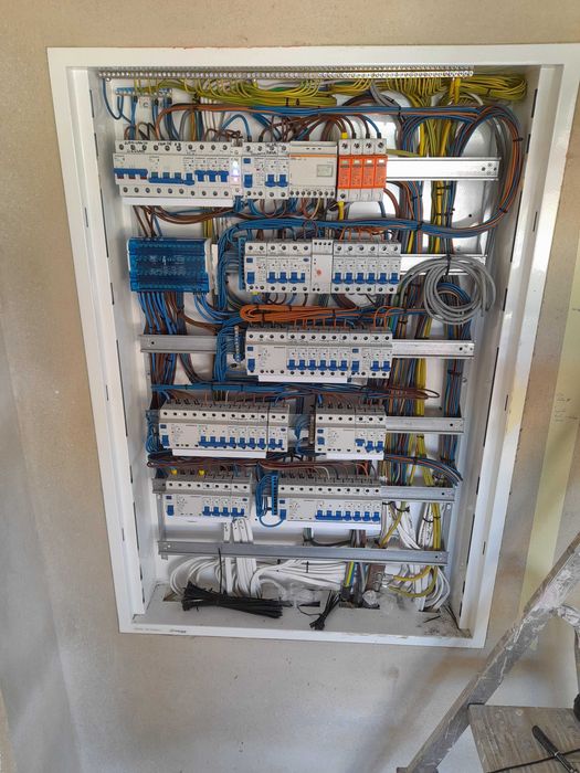 Fotowoltaika hybryda DEYE grunt  12kwp +ME 25,6KWh .UPS 3 fazy