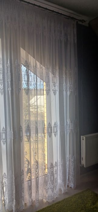 Тюль  біла з вирізом на балкон