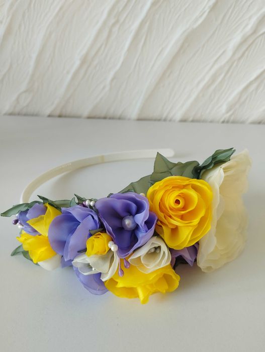 Обруч ручної роботи, квіти виготовлені  з тканини