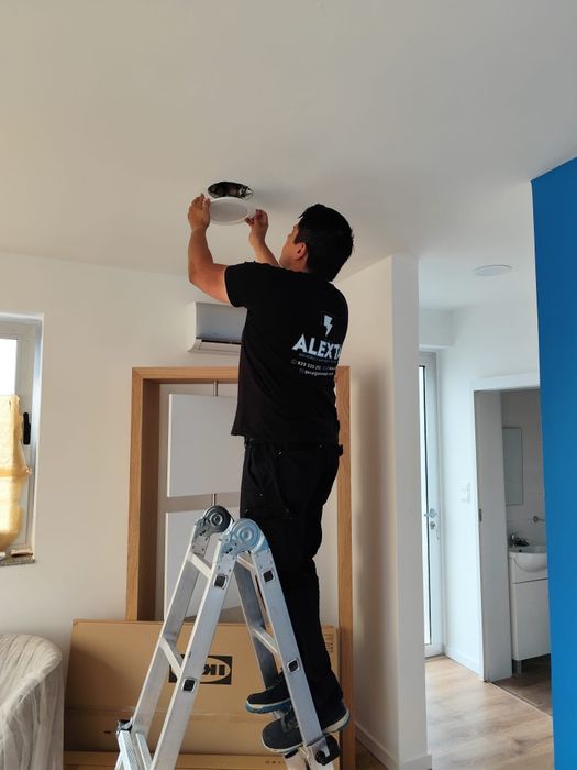 Eletricista Profissional - Serviços Elétricos em Geral.