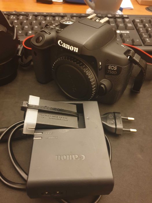 Máquina fotográfica Canon 750d
