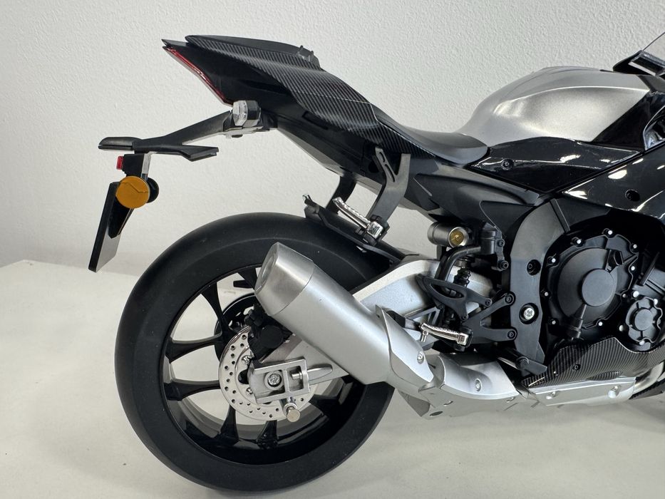 Yamaha MR1. fumo, luzes, trabalha. Tamanho 1:6