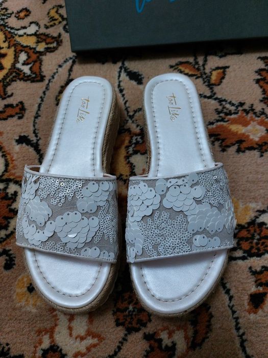 Взуття, шльопки,,сандалі
