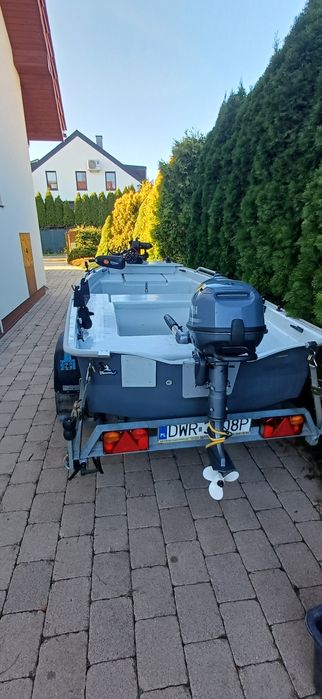 Łódź wędkarska Riverfox F320  z silnikiem spalinowym i dziobowym z GPS