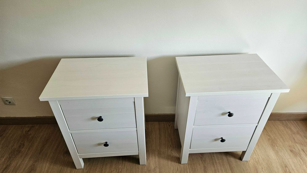 2 mesas de cabeceira IKEA