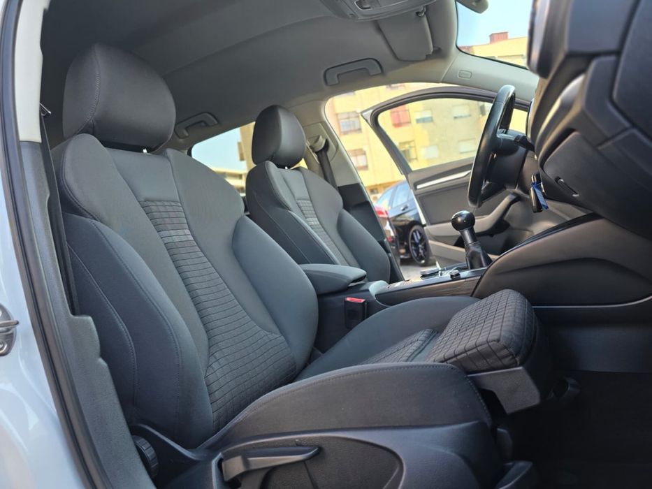 Audi A3 Sportback 8V S line 1.6Tdi 110Cv (LOOK RS3)