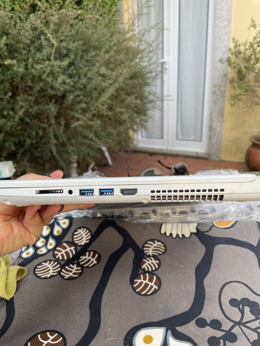 Computador Toshiba skullCandy