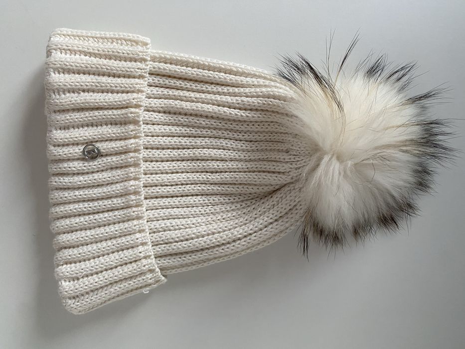 Czapka z pomponem z lisa Bogner