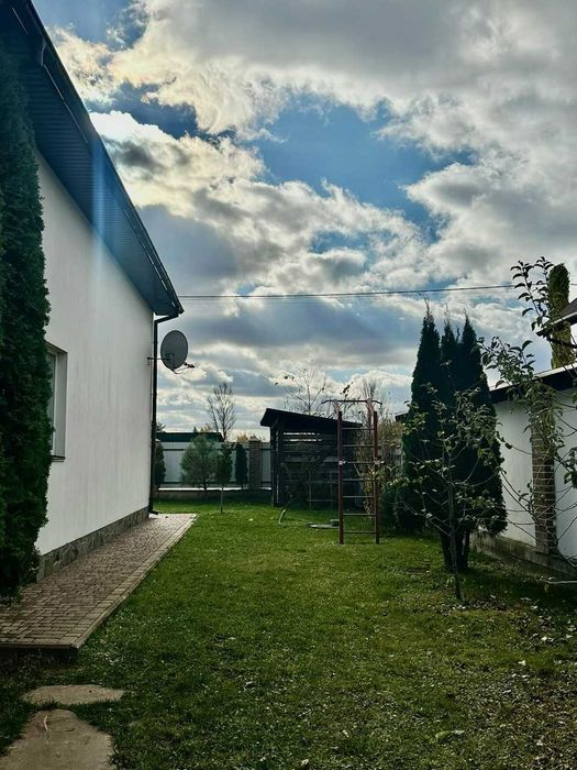 Продаж будинку в Іванковичах — 165 м², 8 соток, гараж
