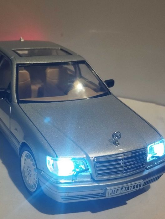 Модель Mercedes-Benz S 320. 1/24