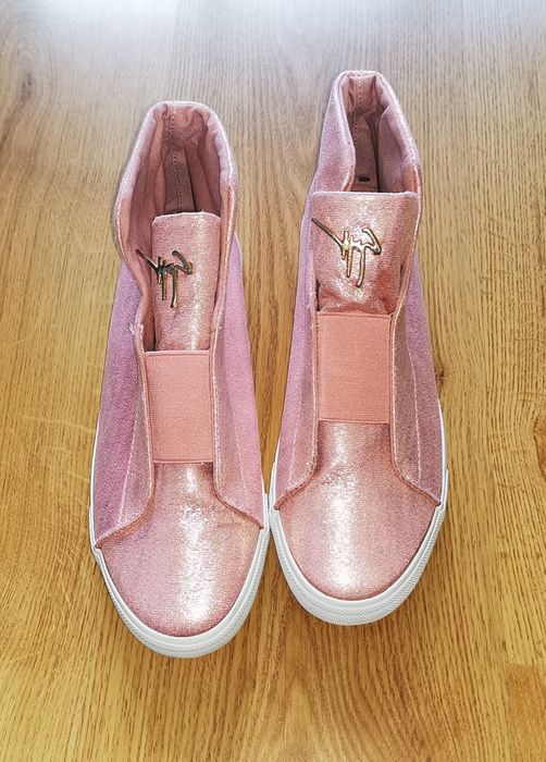 Trampki koloru złoty róż, marka Sandic