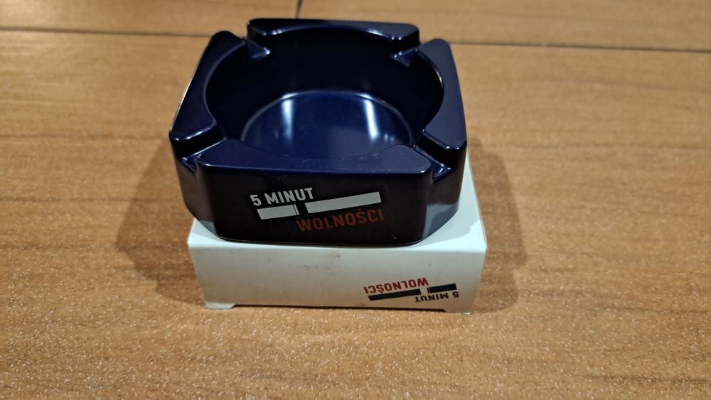 Popielniczka granatowa nowa nieużywana