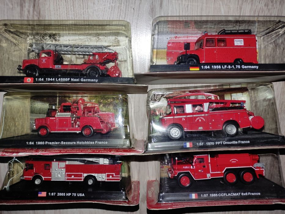 Zestaw wozów strażackich