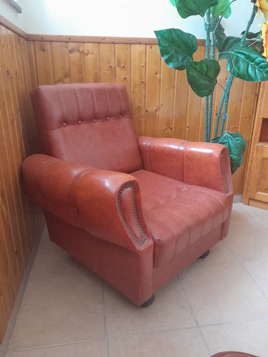 2 Poltronas em napa castanhas