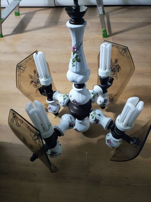 Stary porcelanowy zyrandol