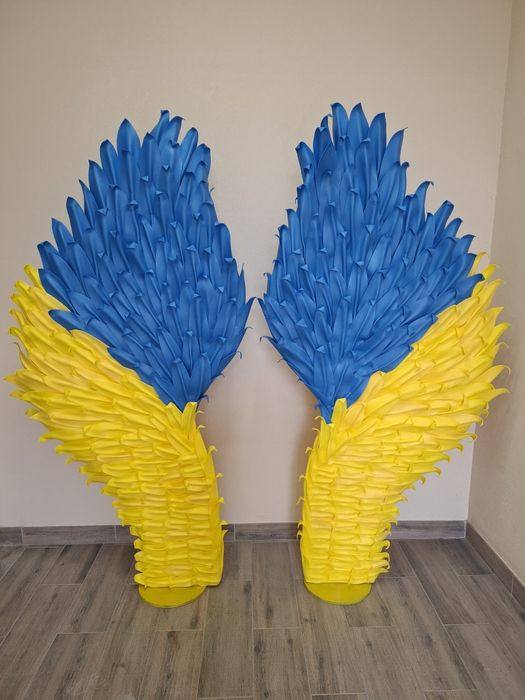 Продам крылья патриотические  для фотозоны.