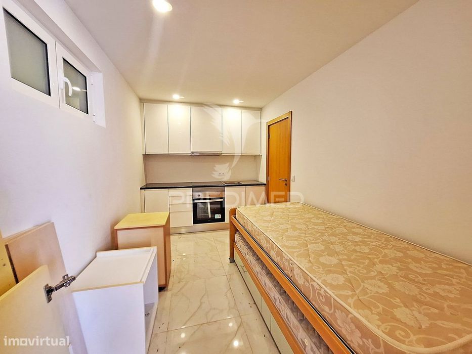 Arrecadação transformada em espaço habitacional – Santa Eulália, Al...