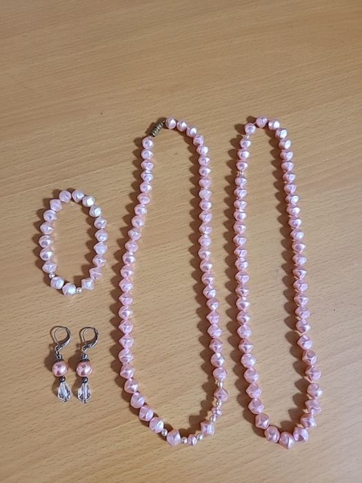 Комплект бижутерии 2 бус+ браслет+ серьги.