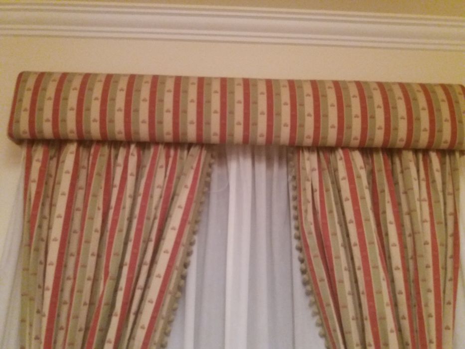 PENDENTES e sanefa forrada do mesmo tecido