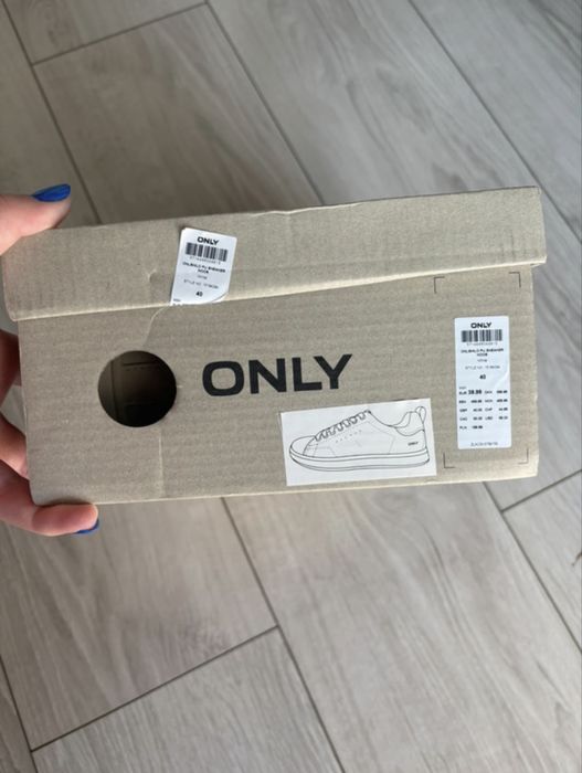 Nowe białe trampki Only 40