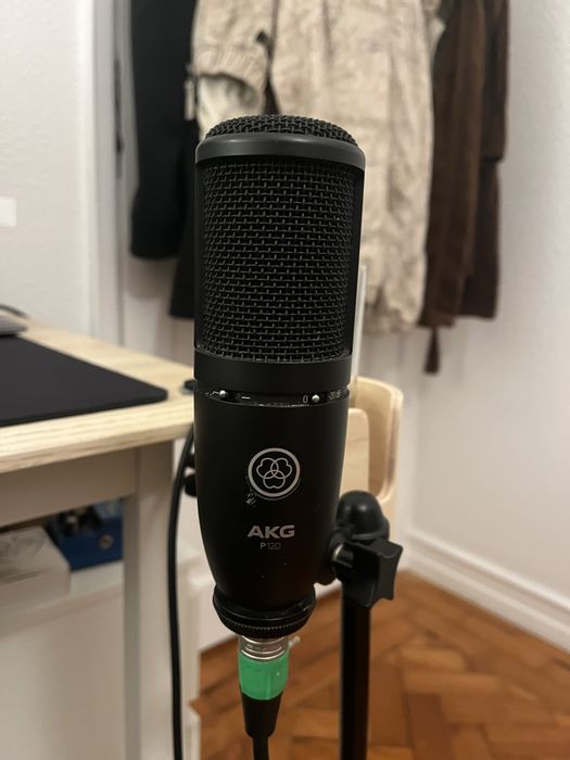 Par (2) AKG P120 Condensador 100€ PELOS DOIS