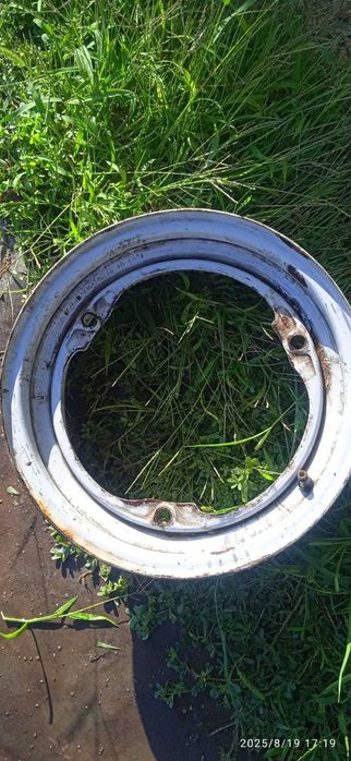 Колесо до автомобіля Таврія