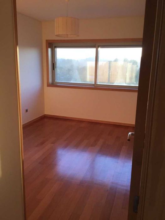 Apartamento T4 - Ultimo piso - 2 frentes - com varanda!