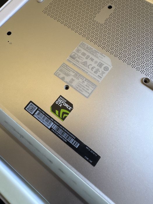 MSI Prestige P65 Creator 8RE i7 GTX – Para Peças/Reparação